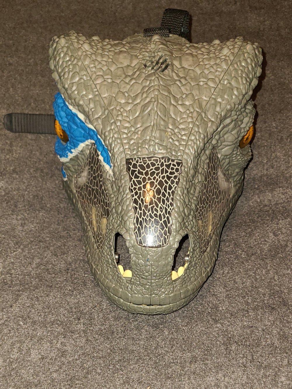 2017 Jurassic World Chomp N Roar Mask Blue w/ Sound Velociraptor Working